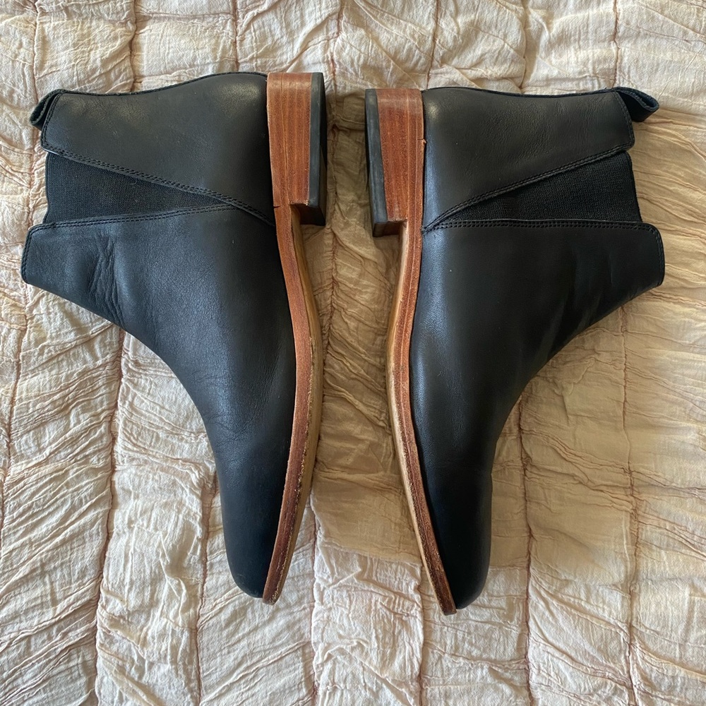 Nisolo Black Leather Ankle Boots